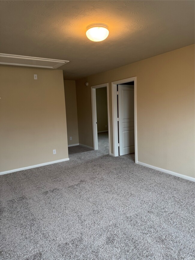 Building Photo - 8127 Almera Falls Dr