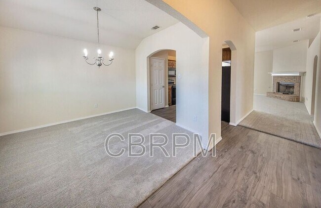 Photo - 4805 Jarvis St