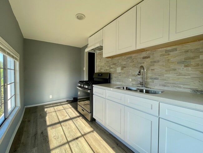 Building Photo - 1647 W 12th Pl Unit 4 Rental