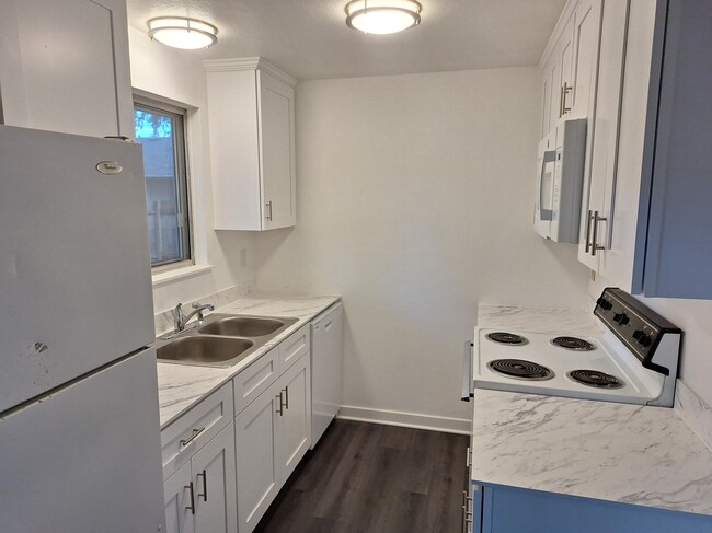 Building Photo - 3214 E 18th St Unit 3214