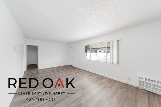 Building Photo - 8720 Owensmouth Ave Unit 5