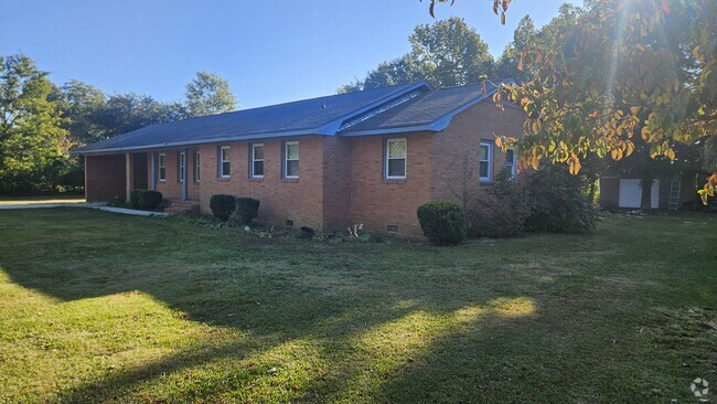 Building Photo - 405 Cherokee St Rental