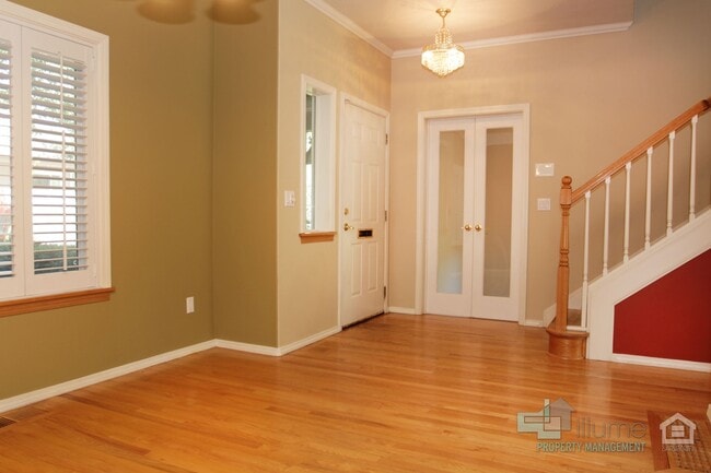 Photo - 3 Level Townhome near OHSU and PSU-Attached Garage with 2 Parking Spaces!