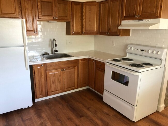 Oakdale Apartment - Oakdale Apartment Unit #E