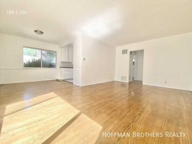 Photo - 1162 N Orange Grove Ave Unidad 3