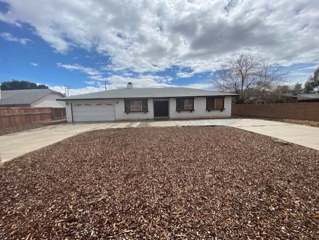 **21075 Ottawa Rd Apple Valley** Remodeled... - **21075 Ottawa Rd Apple Valley** Remodeled... Casa