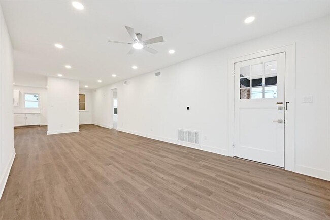 Photo - 1006 1/2 W 22nd St