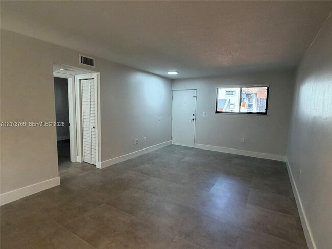 1360 W 41st St Unit 103