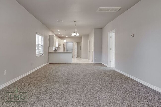 Photo - Clean, Crisp, Open Concept 3/2 Near TU