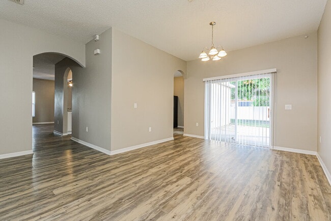 Photo - 204 Abbotsbury Dr