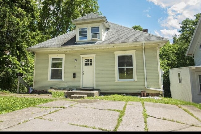 Building Photo - 37 Woodward Ave Rental