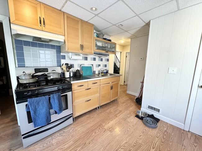 Building Photo - 105 Buttonwood St Unit 1 Rental