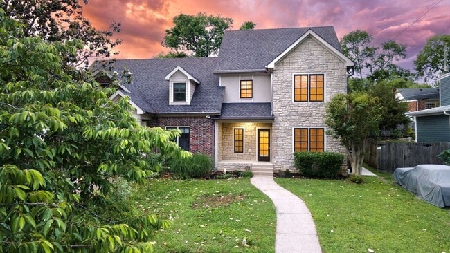 **RARE FIND IN VANDY NEIGHBORHOOD** - **RARE FIND IN VANDY NEIGHBORHOOD** Townhome