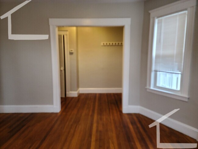 8 Woodside Ave