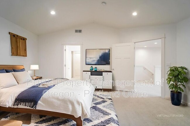 Photo - 995 SE Olive Way