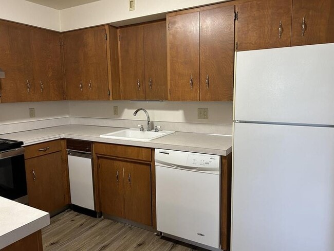 Photo - 404 La Villa Dr