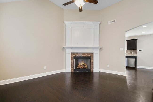 Photo - Pet Friendly Four Bedroom with Basement!