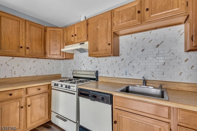 Photo - 1595 E 2nd St Apartment Unit 2