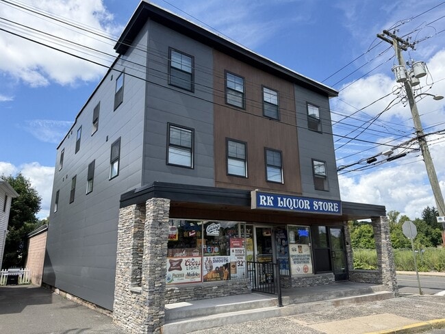 64 S Center St