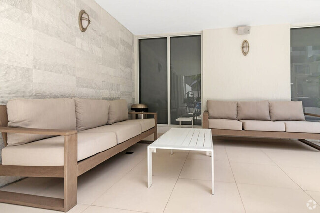 Building Photo - 1700 SW 2nd Ave Unit ID1054675P Rental