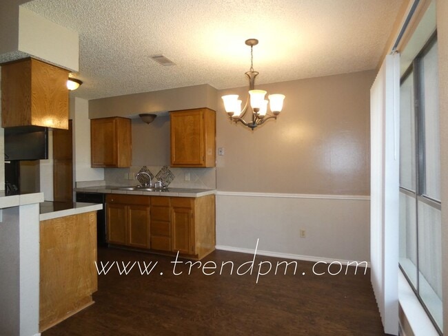 Photo - 404 Asbury Dr