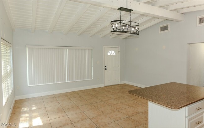 Building Photo - 310 Burland St Rental