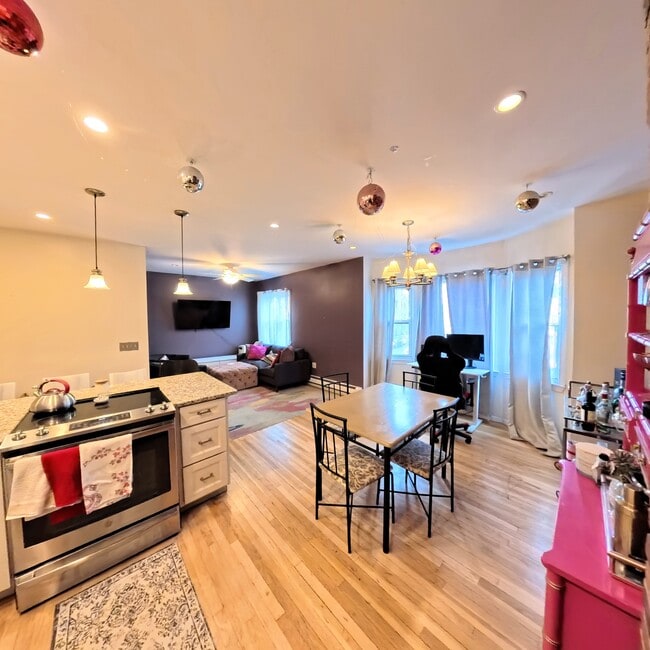 Photo - 285 Dorchester St