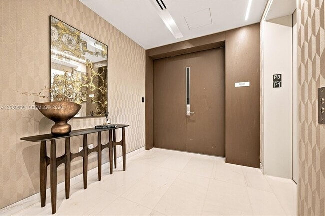 Building Photo - 300 Biscayne Blvd Way Unit 301