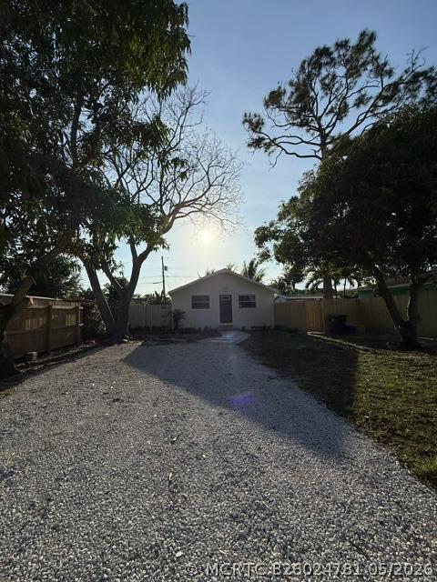 Photo - 409 Perry Ave