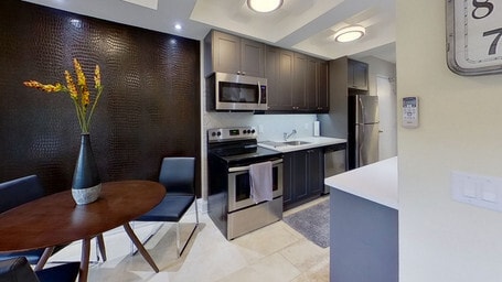 Building Photo - 710 Spadina Ave. Unit 203