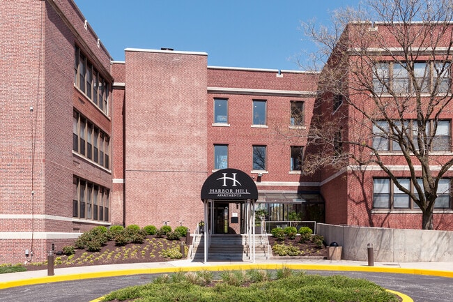 Harbor Hill Apartments