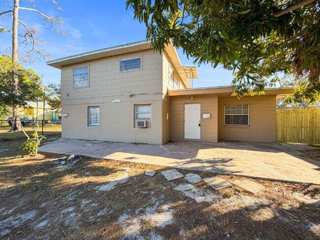 Building Photo - 650 East Harbor Dr S