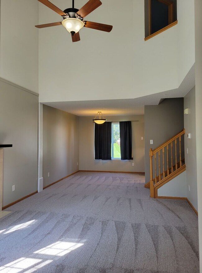 Photo - Spacious End Unit Townhouse