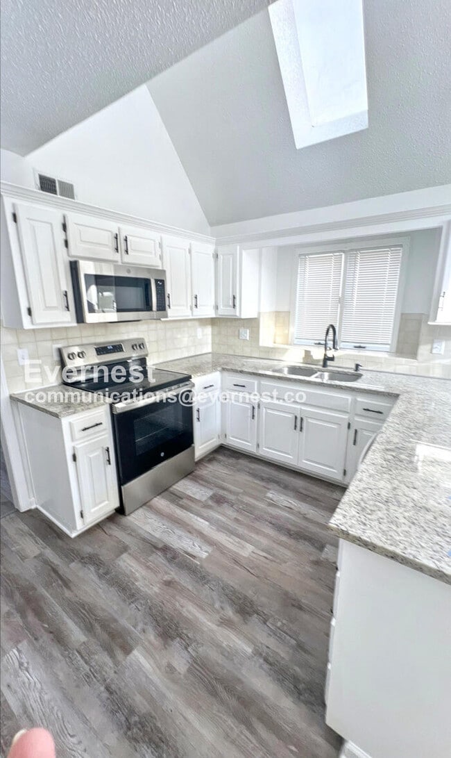 Photo - 9808 Harris Ave