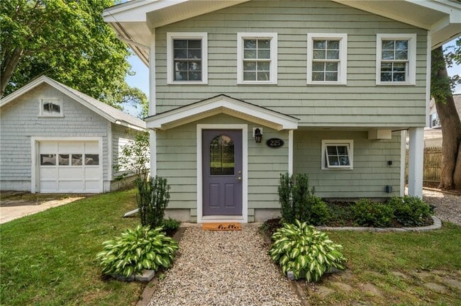 225 Waldron Ave