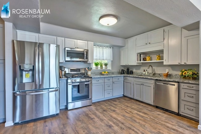 Photo - Charming 3-beds, 2-baths single-level home nestled in the desirable Prescott Heights community!