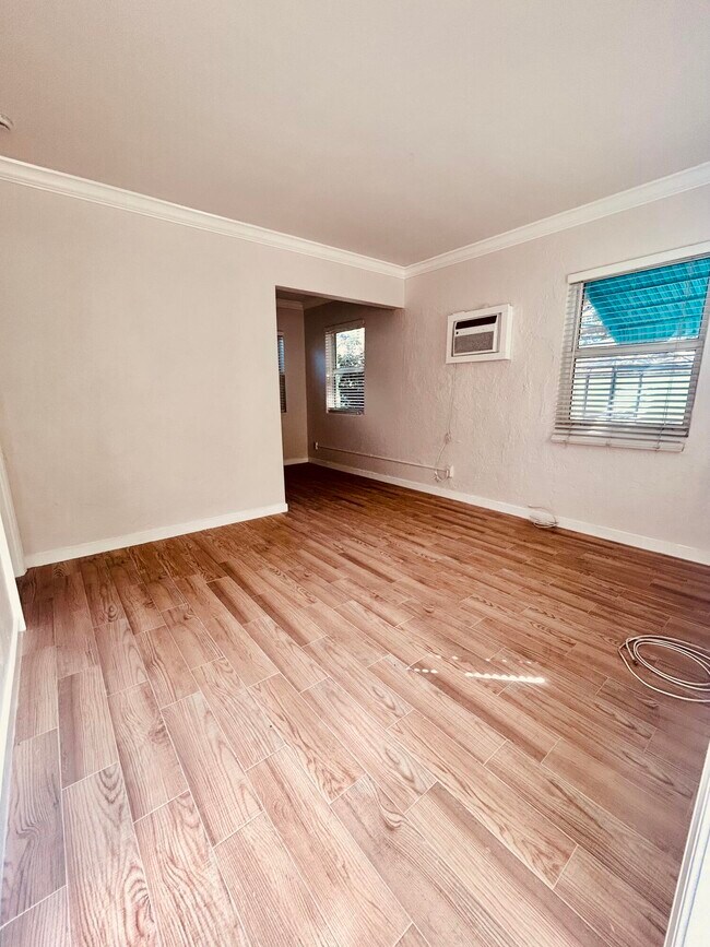 Photo - 18 S K St