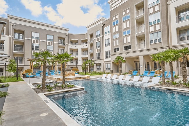 Piscina - Summit at Stonebriar