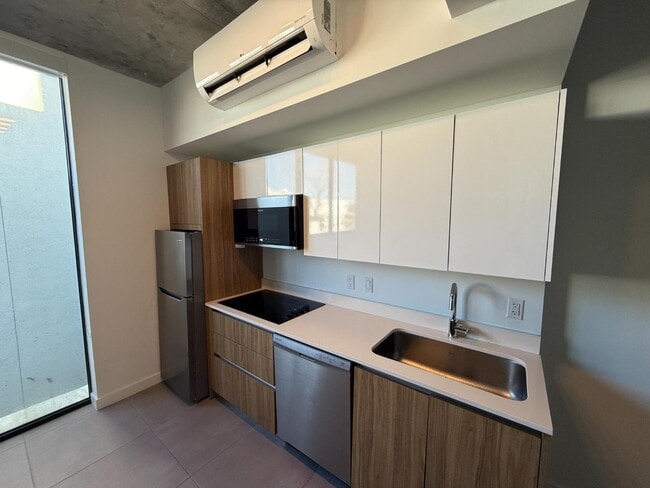 Building Photo - 1159 NW 8th Ave Rental