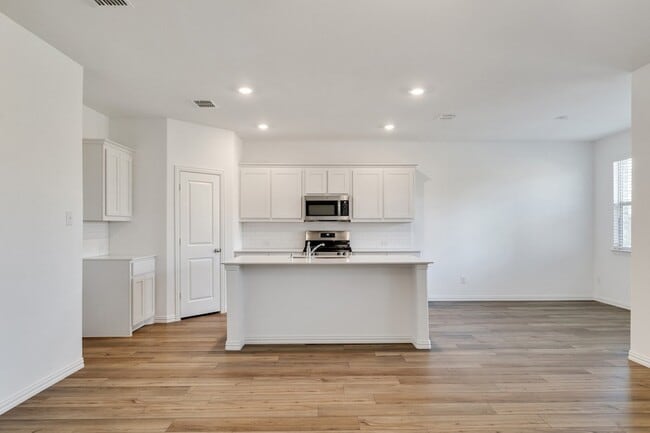 Photo - 1500 Van Gogh Dr