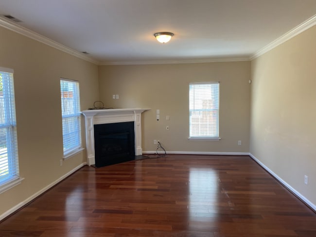 Photo - 105 Saltybrook Ln