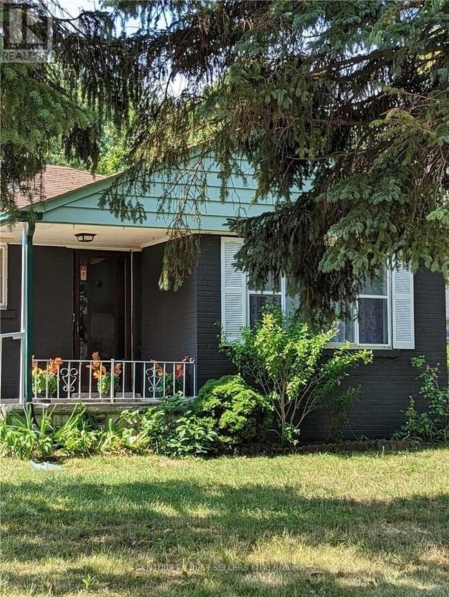 Photo - 320 Ashbury Rd