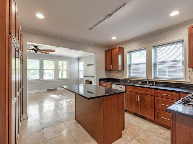 Photo - 2033 Bland Pl