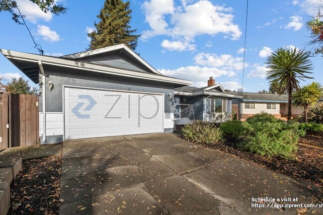 Photo - 1323 Harwood St