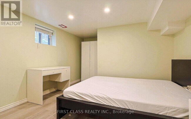 Photo - 76 MacDonald St