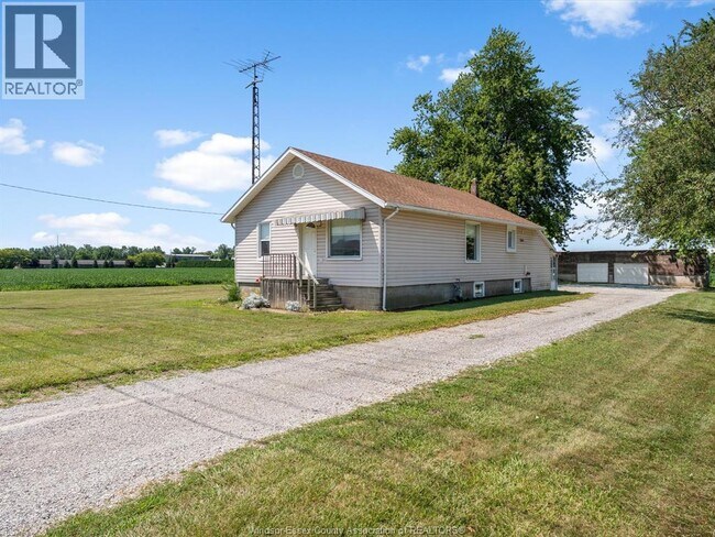 Photo - 2301 Albuna Townline