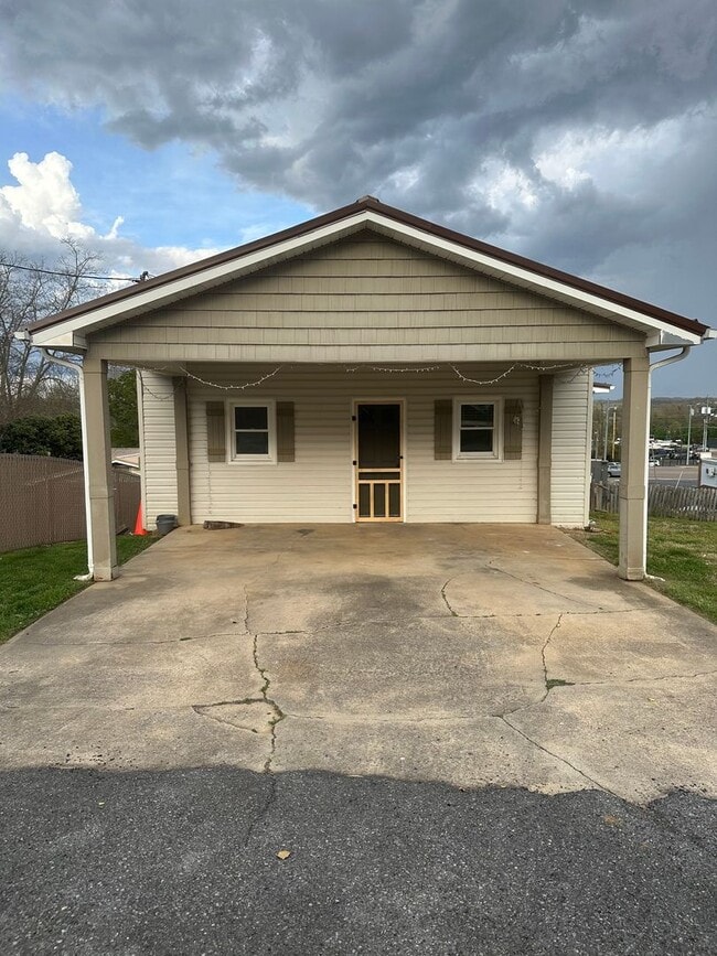Building Photo - 3 Bdrm/2 Bath home    ?   Gray, TN