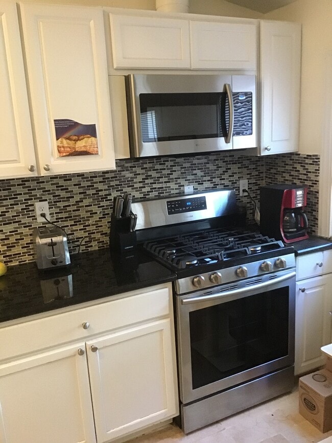 Photo - 278 E 9th St