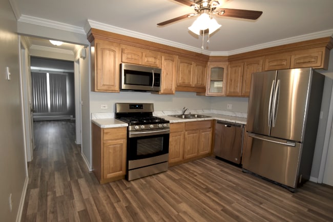 Building Photo - 1469 Ashland Ave Rental