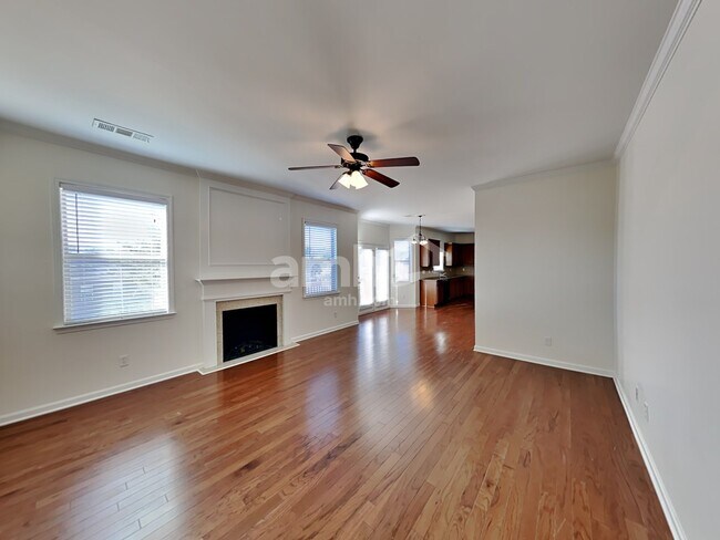 Photo - 687 Ivy Chase Loop